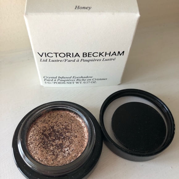 Victoria Beckham Lid Lustre crystal infused eyeshadow in Honey - Picture 3 of 5
